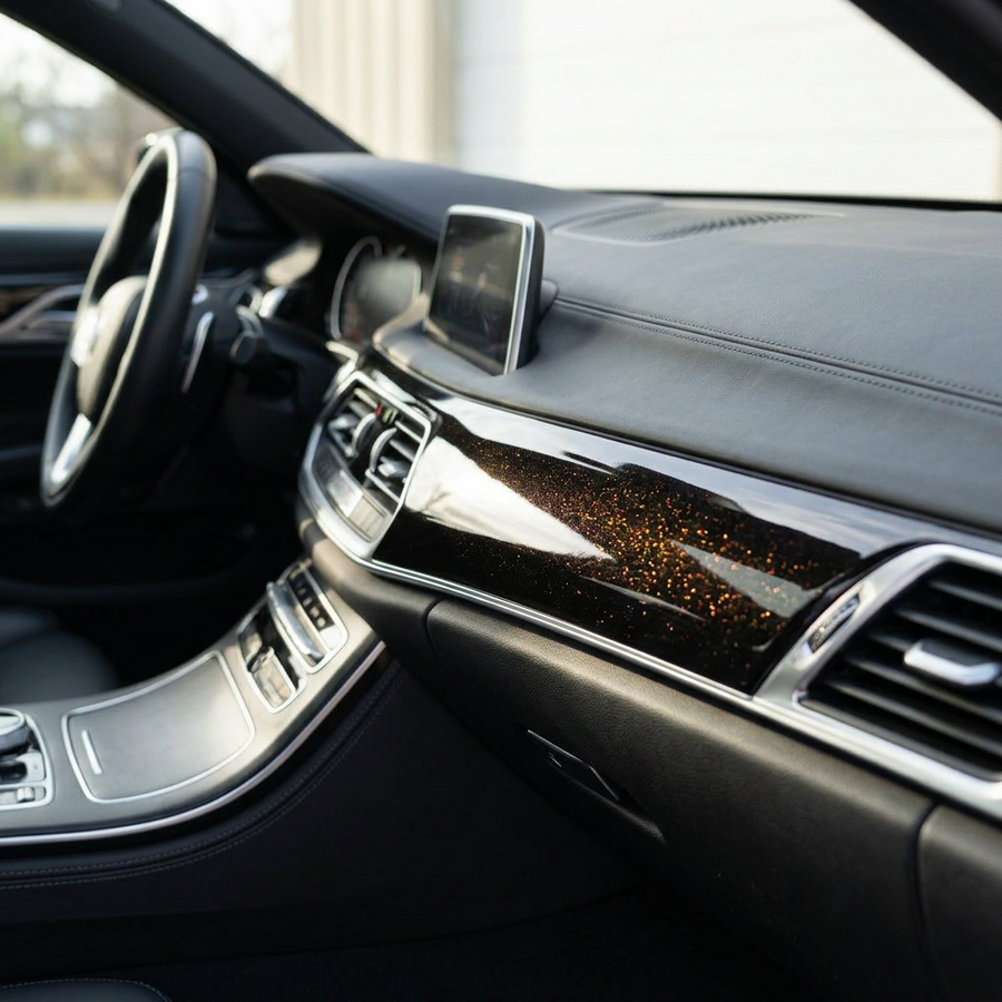 3M 2080 Gloss Ember Black folie, interiørdetalj dekket med folien