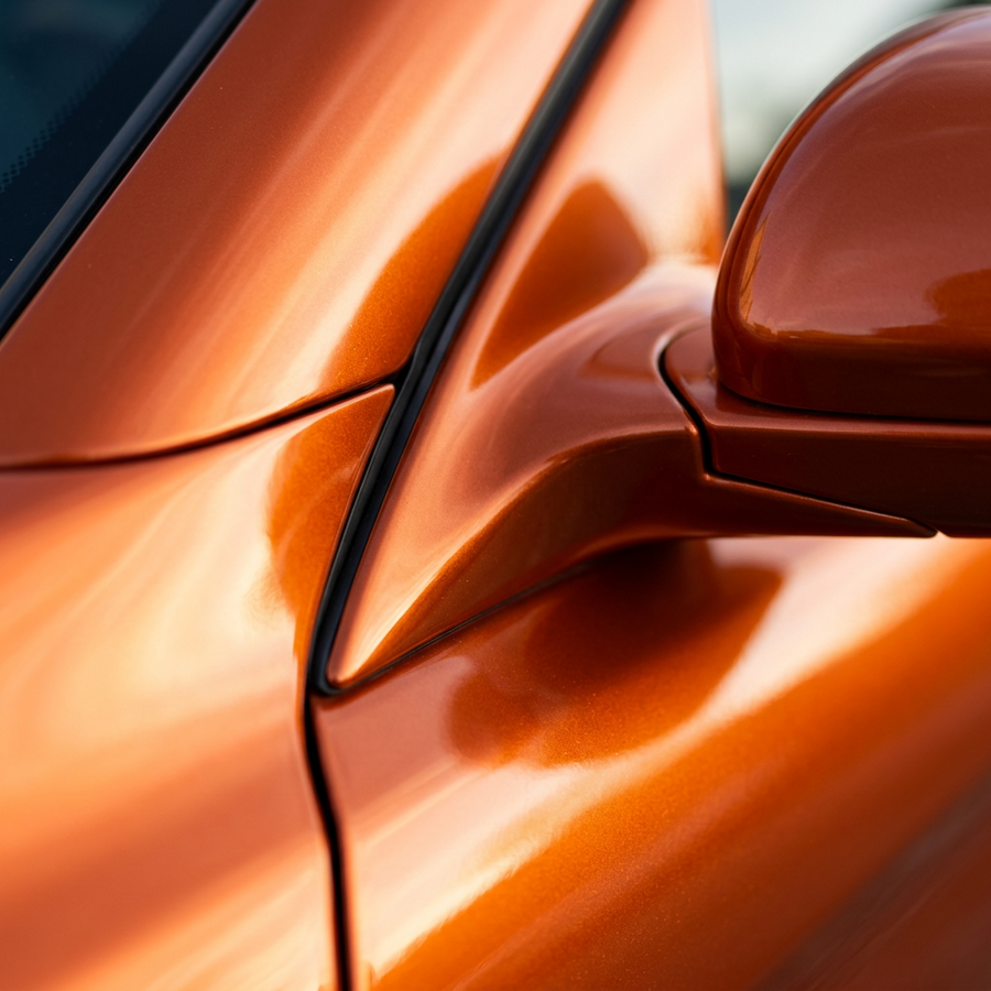 3M 2080 High Gloss Burnt Orange folie, nærbilde av finish på bildør og speil