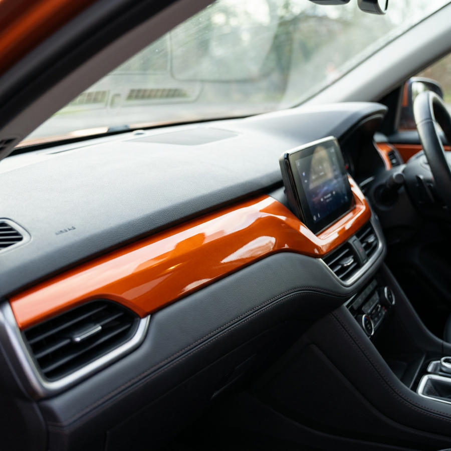 3M 2080 High Gloss Burnt Orange folie, interiørdetalj dekket med folien