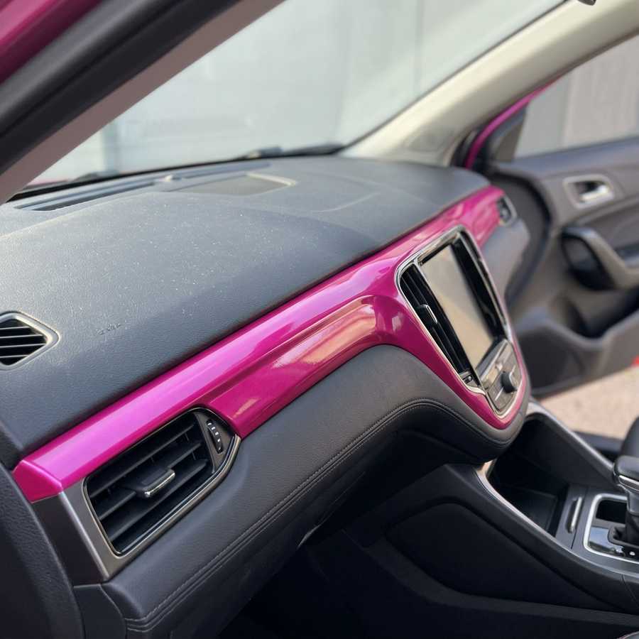 3M 2080 Gloss Fierce Fuchsia folie, interiørdetalj dekket med folien