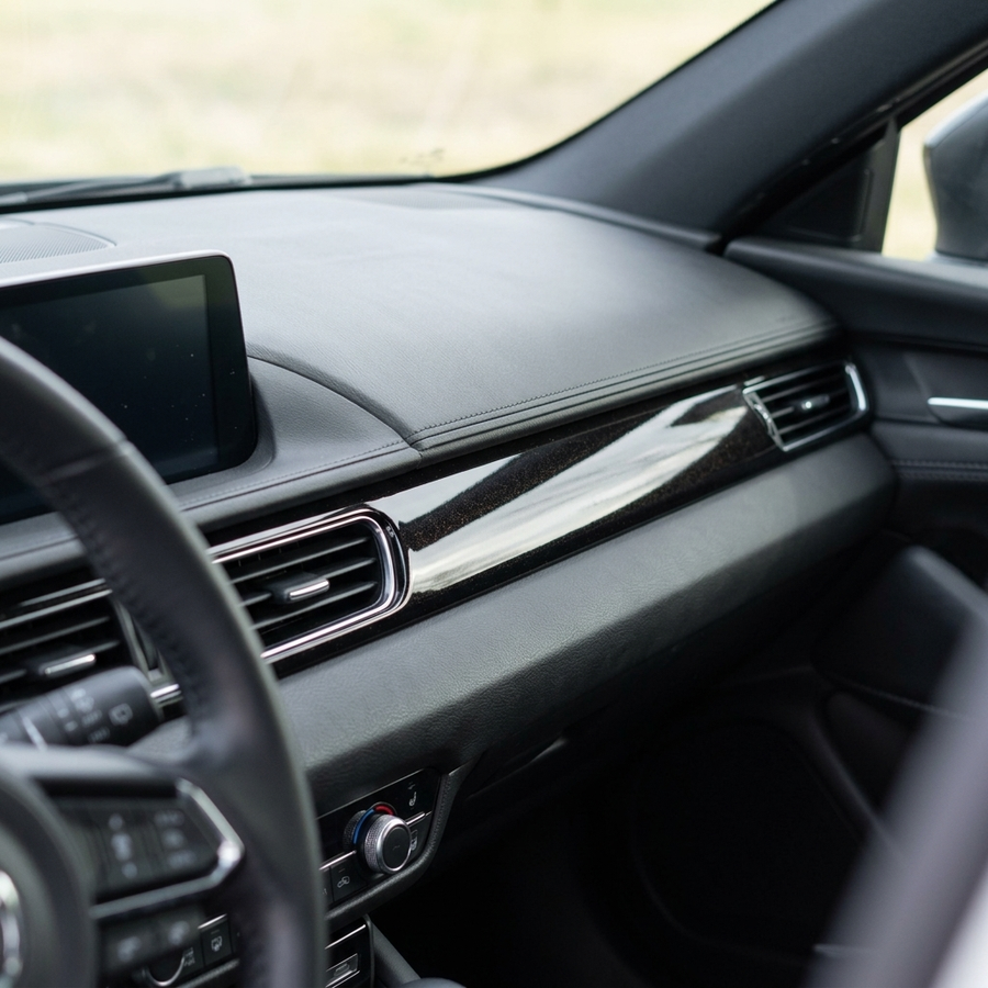 3M 2080 Gloss Black Metallic folie, interiørdetalj dekket med folien