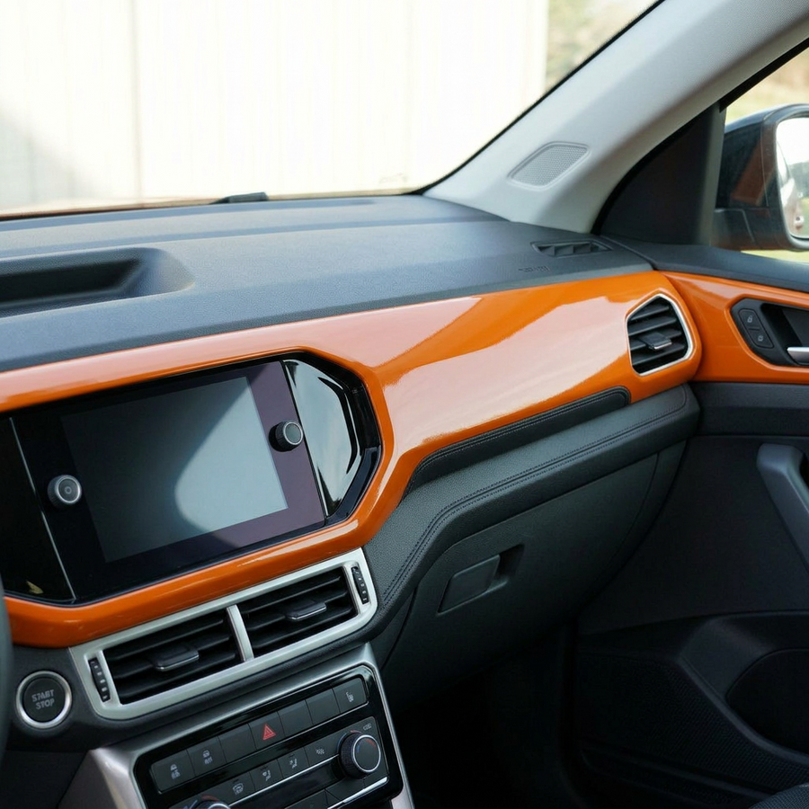 3M 2080 Gloss Burnt Orange folie, interiørdetalj dekket med folien