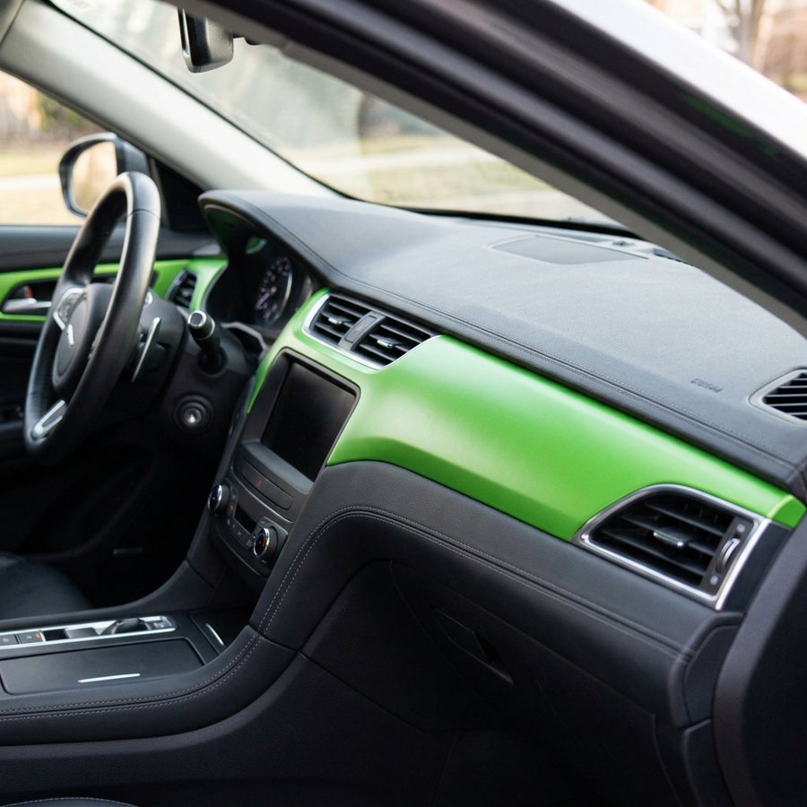 3M 2080 Satin Apple Green folie, interiørdetalj dekket med folien
