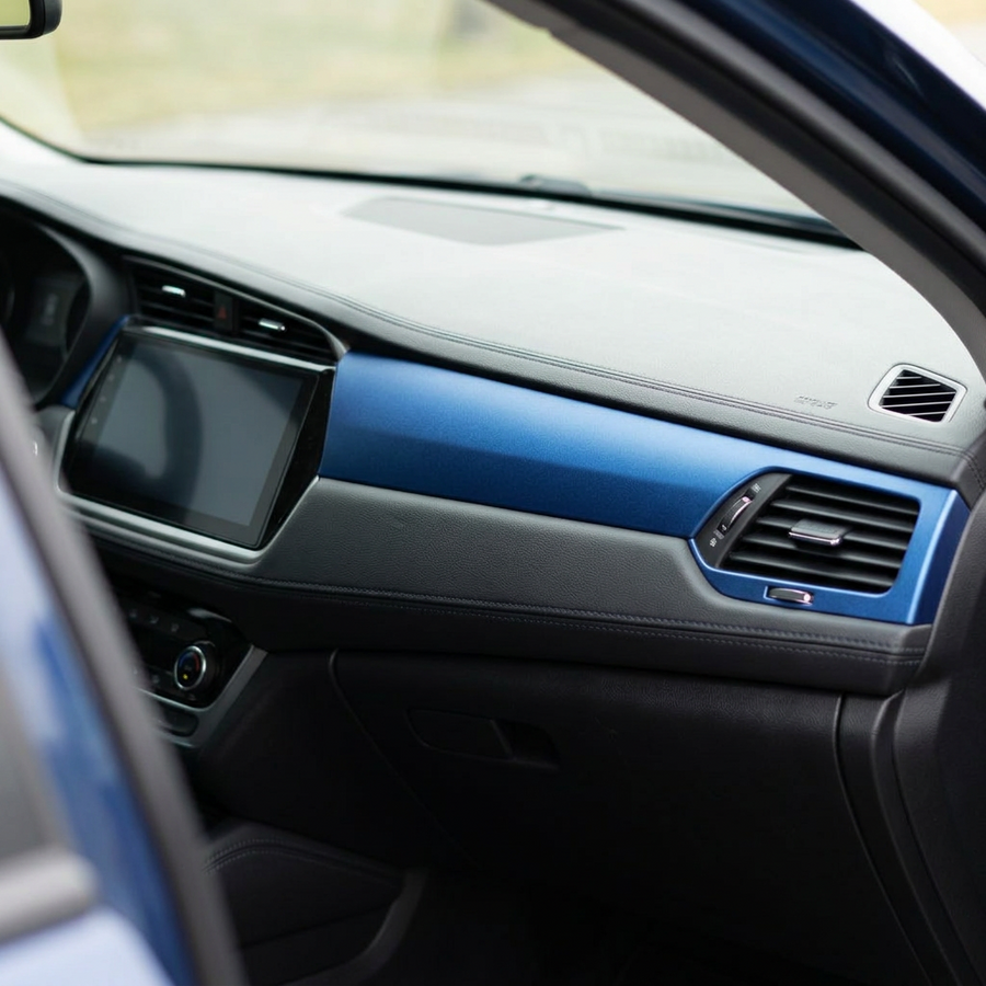 3M 2080 Matte Blue Metallic folie, interiørdetalj dekket med folien